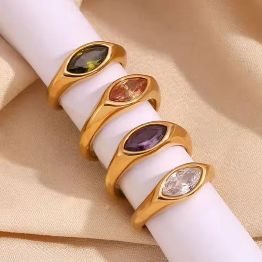 Anillo Dorado con Piedra Preciosa - Diseño Elegante